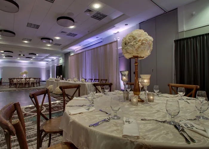 & At Grand Prairie By Ihg 3* Peoria