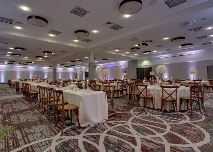 Hotel & At Grand Prairie By Ihg