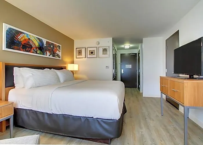& At Grand Prairie By Ihg Peoria